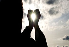 张信哲泰州演唱会上！令人恶心的一幕发生了，男子当众实施猥亵。